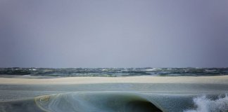 Ondas de praia americana são congeladas após ter frio intenso e as imagens são de impressionar