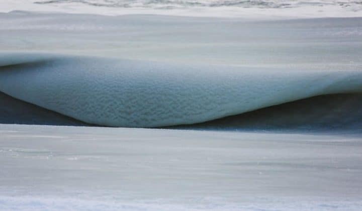 revistacarpediem.com - Ondas de praia americana são congeladas após ter frio intenso e as imagens são de impressionar