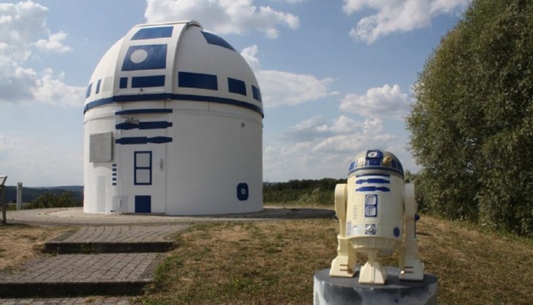 Professor alemão constrói um observatório de astronomia em formato do RD-D2