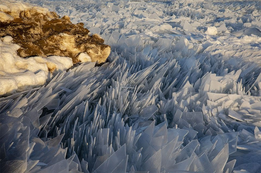 Lago congelado de Michigan se quebra em milhões de fragmentos e ...