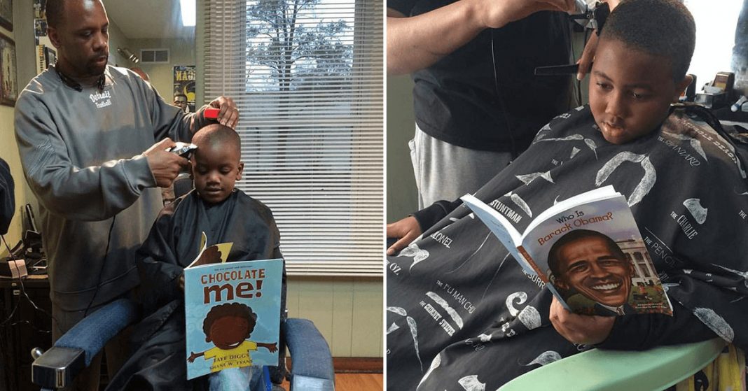 Barbeiro dá desconto para crianças que lerem livros sobre amor próprio em voz alta