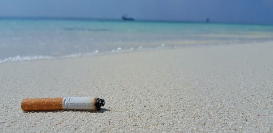 Cigarro ultrapassa o plástico como maior responsável por poluição dos oceanos