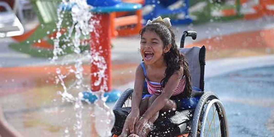 O primeiro parque aquático do mundo dedicado a pessoas com deficiência