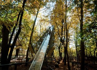 Conheça o parque de diversões em meio a floresta com zero eletricidade