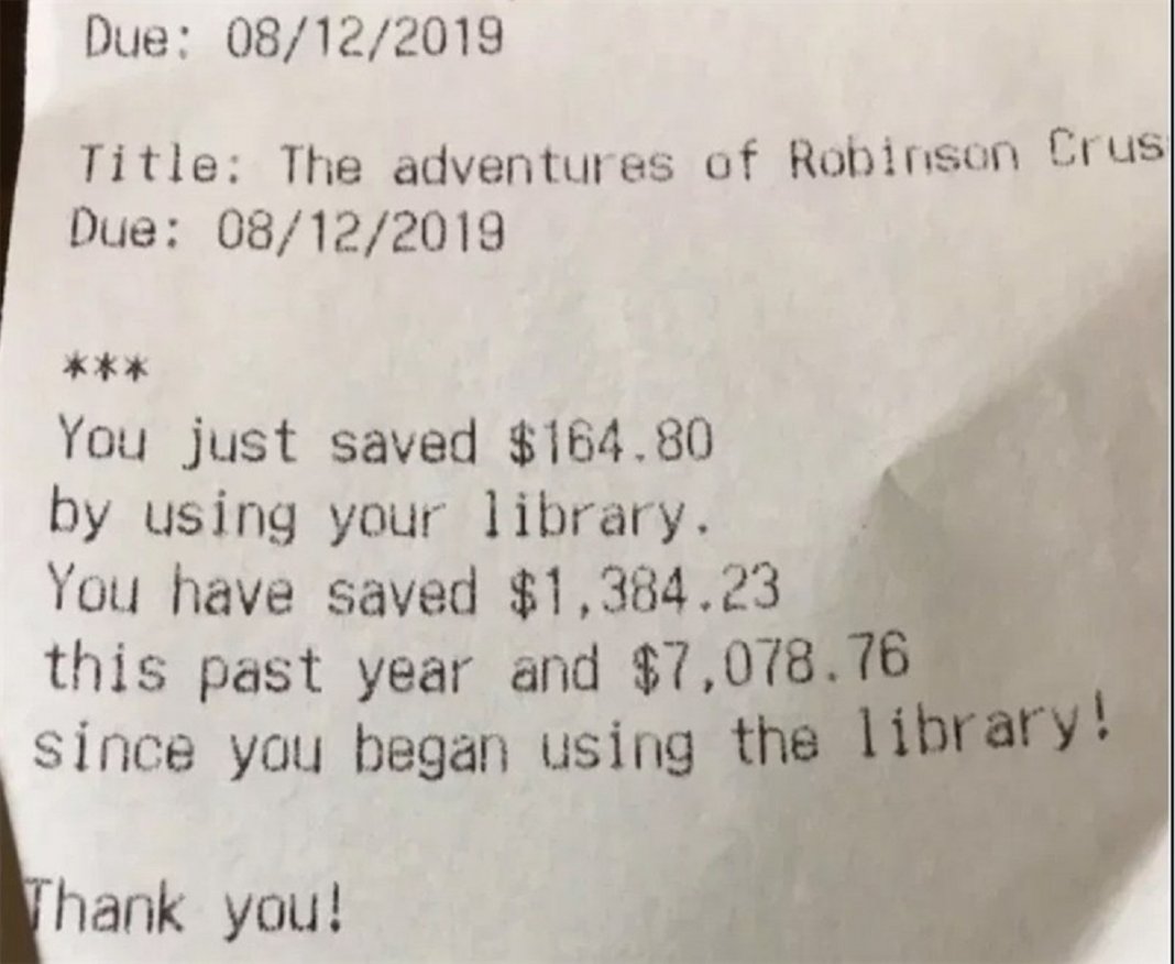 Biblioteca pública demonstra recibo do quanto você economizou em livros pegando emprestado e não comprando-os