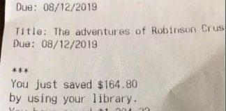 Biblioteca pública demonstra recibo do quanto você economizou em livros pegando emprestado e não comprando-os