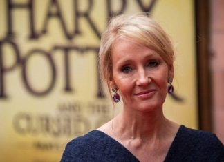 Autora de Harry Potter perde seu status de bilionária por fazer enormes doações à caridade