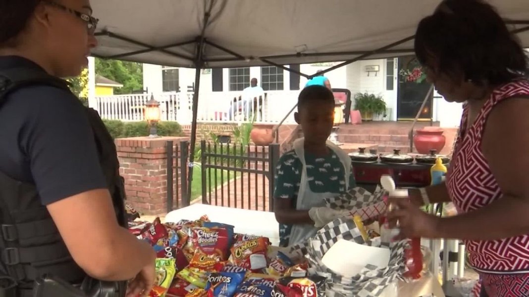 Criança de 6 anos que economizava para ir à Disney doa o dinheiro aos atingidos pelo furacão Dorian
