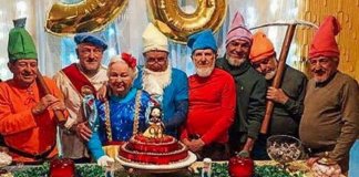 Vovó se veste de Branca de Neve e os filhos dos 7 anões para comemorar seus 96 anos