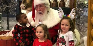Papai Noel paralisa fila de fotos e reza com menino que pediu rim novo de Natal