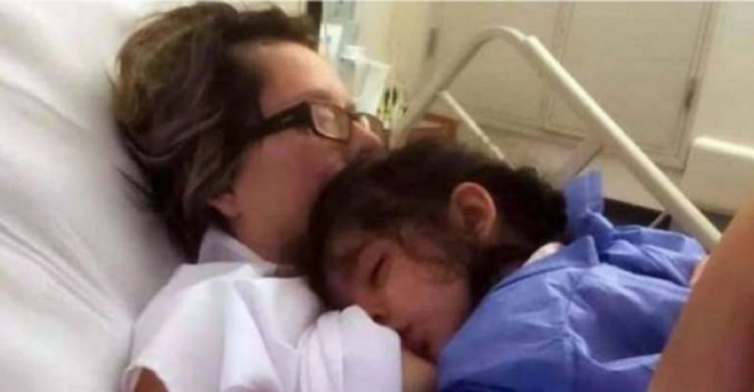 Mãe desperta do coma para amamentar filha de 2 anos
