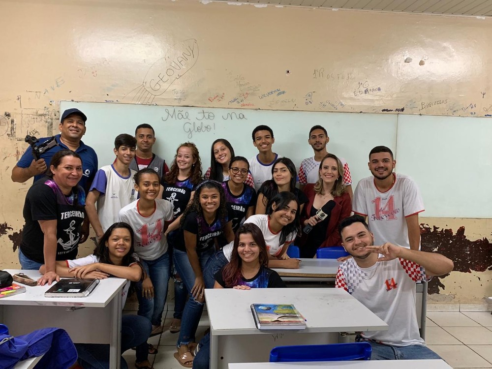 revistacarpediem.com - Alunos doam todo dinheiro arrecadado para festa de formatura para pagar tratamento do filho de sua professora em MT