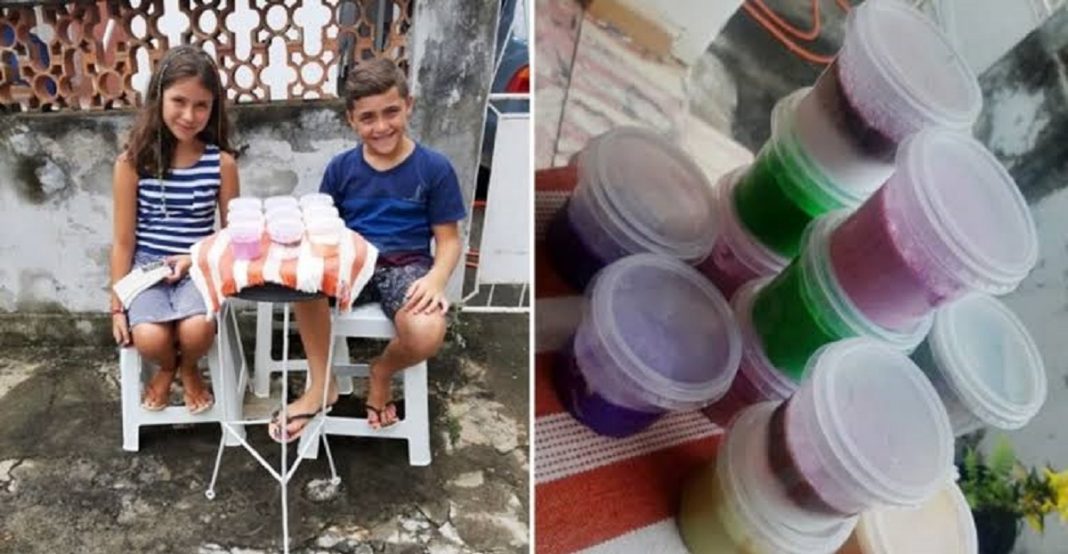Crianças vendem slime para comprar ração à cães de rua