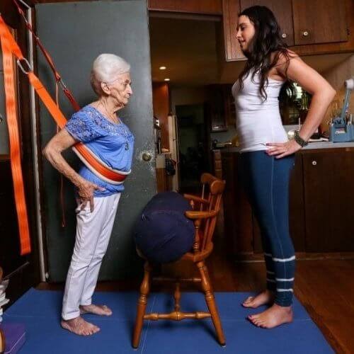 revistacarpediem.com - Yoga transforma postura e saúde de senhora com 87 anos