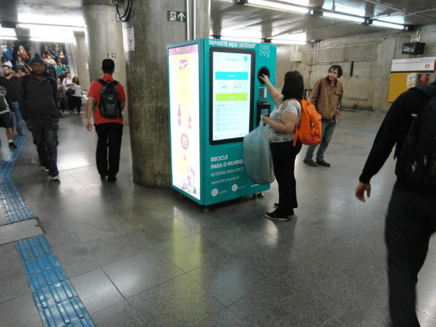 revistacarpediem.com - SP d&aacute; in&iacute;cio a projeto que troca garrafa pet por cr&eacute;dito em transporte p&uacute;blico