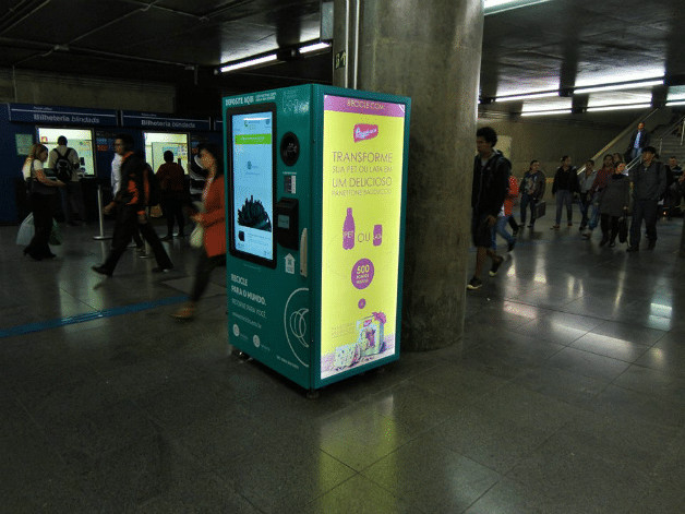 revistacarpediem.com - SP d&aacute; in&iacute;cio a projeto que troca garrafa pet por cr&eacute;dito em transporte p&uacute;blico