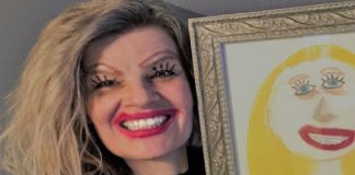 Mãe se maquia igual desenho de filha e selfie viraliza