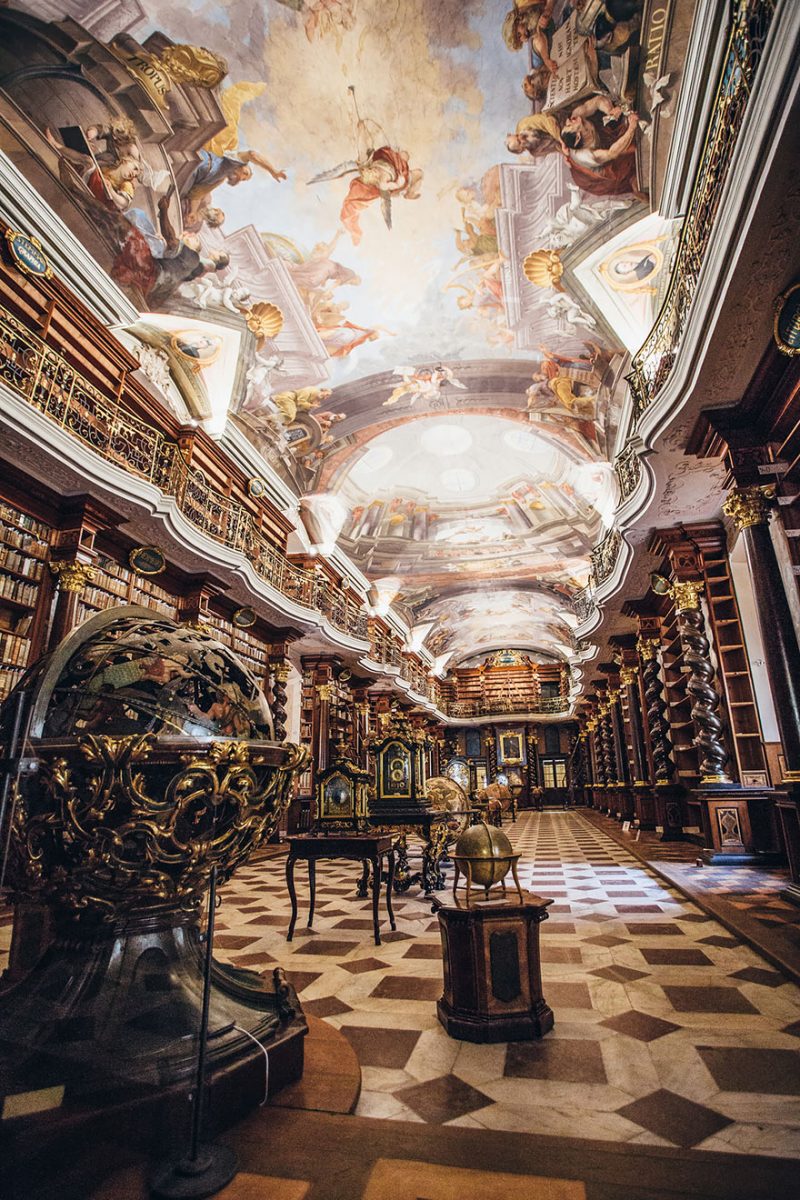 revistacarpediem.com - Com quase 300 anos, a biblioteca mais linda do mundo fica em Praga