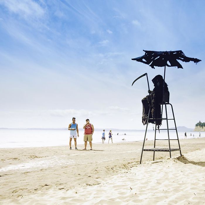 revistacarpediem.com - Vestido de Ceifador, homem visita praias da Flórida para conscientizar as pessoas