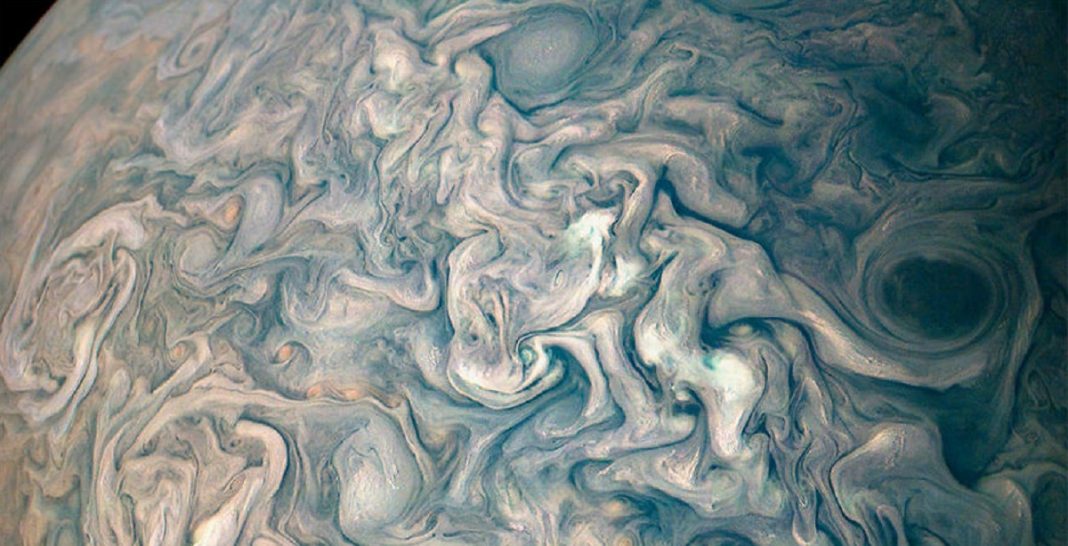 Nasa divulga 30 fotos impressionantes em alta resolução do planeta maioral, Júpiter