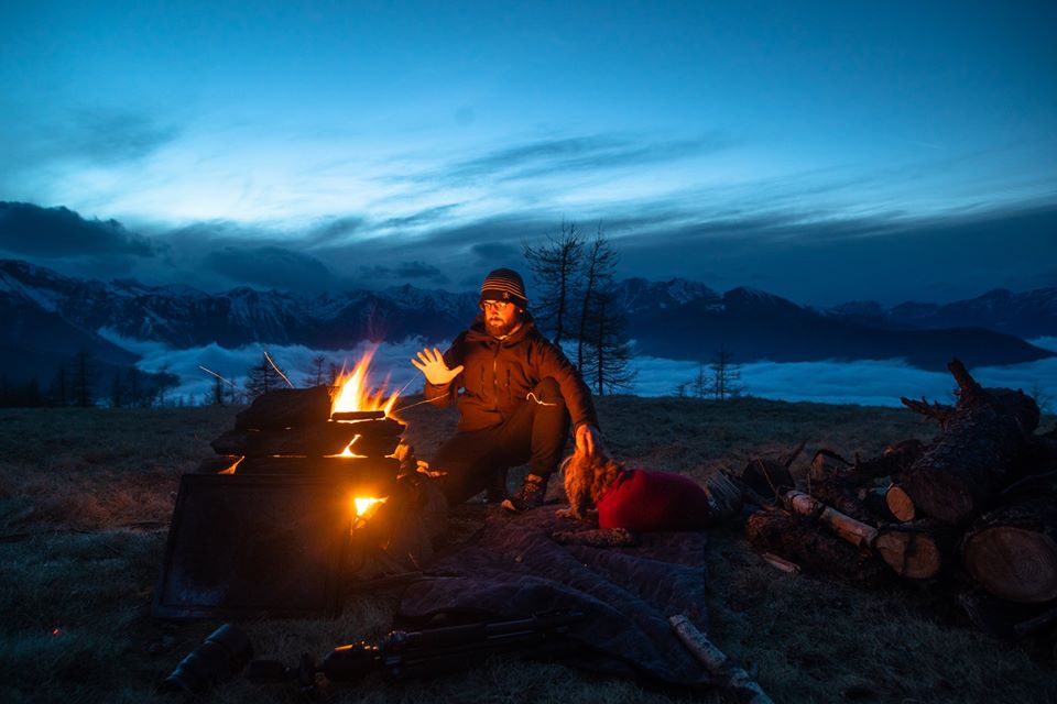 revistacarpediem.com - Jovem passa quarentena acampado entre bosques e céus estrelados