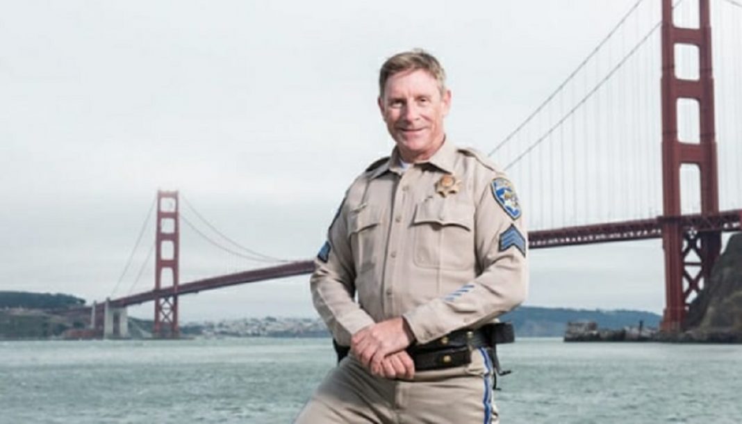 Esse policial já impediu que mais de 200 pessoas pulassem da ponte Golden Gate.