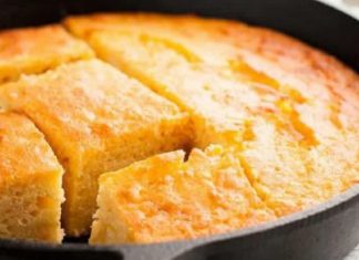 Aqui vai uma receita de Bolo de Milho na frigideira super rápido e fácil