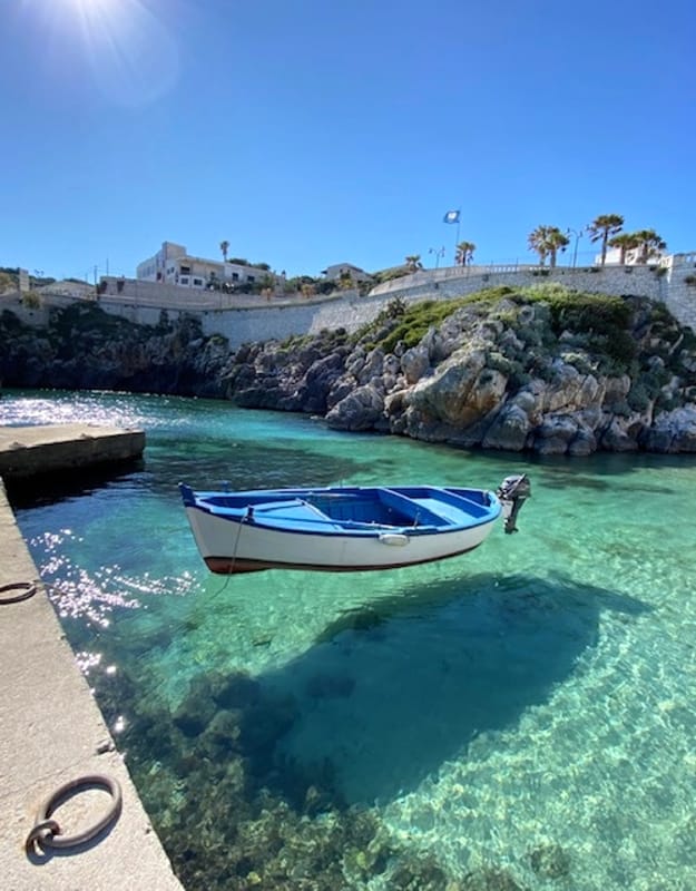 revistacarpediem.com - Barcos parecem "voar" em rios cristalinos na Itália