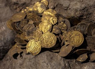 Garoto encontra 425 moedas de ouro com mais de 1.100 anos em Israel