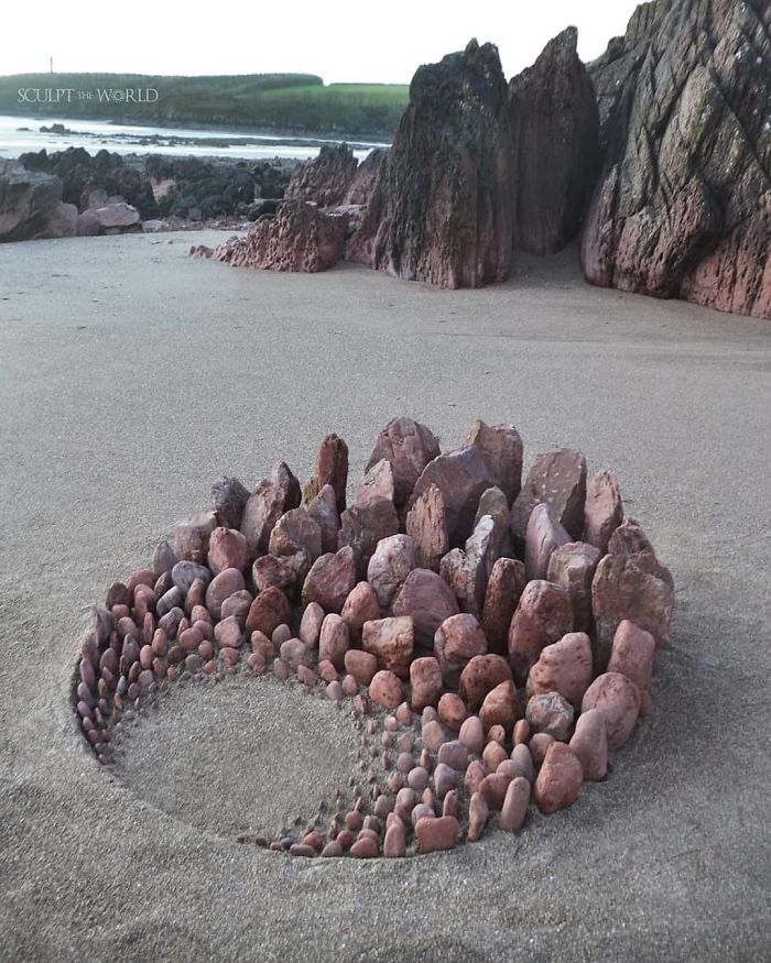revistacarpediem.com - Artista faz artes com pedras em padrões incríveis na praia: Uma terapia!