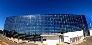 Prédio em Goiás possui a maior fachada de vidro com filmes solares do planeta