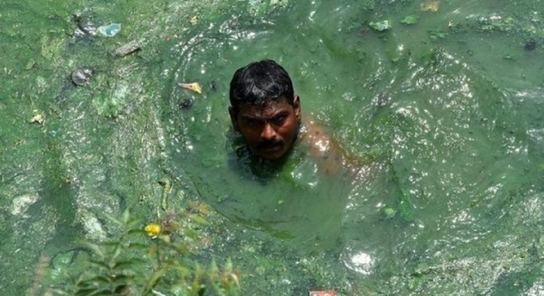 Mergulhador indiano salva mais de 100 vidas em lago que atrai suicidas