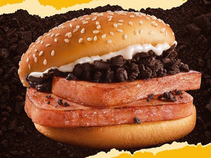 revistacarpediem.com - McDonald’s vende lanche bizarro de carne de porco com ‘Oreo’ e maionese na China