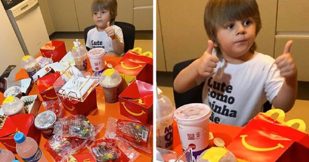 Menino de 4 anos pegou  o celular de sua mãe e pediu R$ 400 em McDonald’s