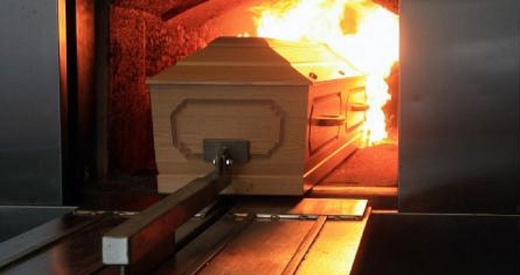 Morre idosa que quase foi cremada viva na Argentina; polícia investiga caso