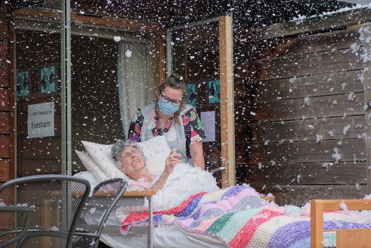 revistacarpediem.com - O hospital cumpriu o desejo da avó e trouxe uma nevasca para sua cama. Eu estava sorrindo enquanto sentia a neve