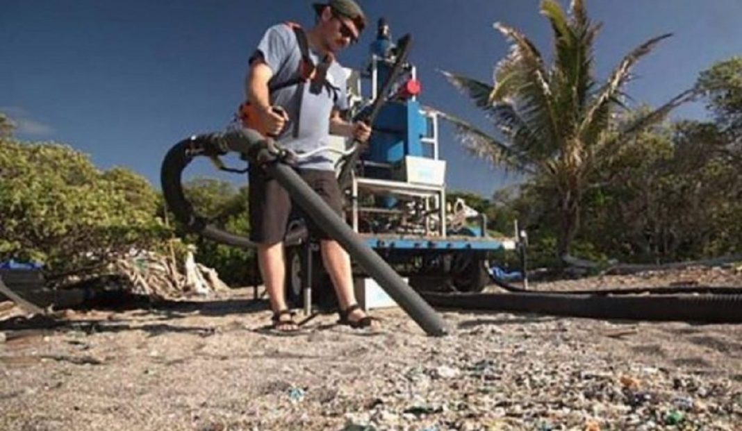 Estudantes criam aspirador que separa micro plástico da areia na praia