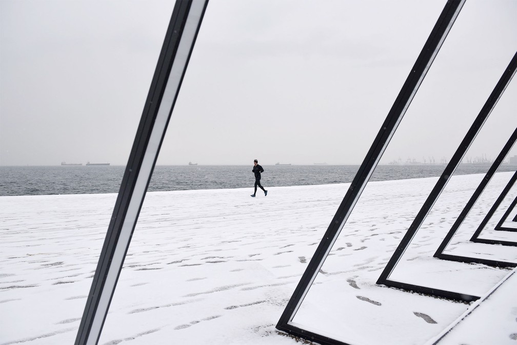 revistacarpediem.com - Grécia registra maior nevasca em mais de uma década e tem rara cena de Acrópole coberta por neve