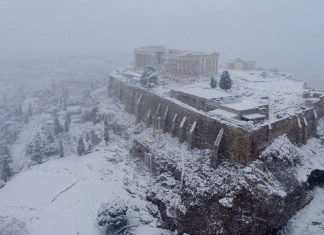Grécia registra maior nevasca em mais de uma década e tem rara cena de Acrópole coberta por neve