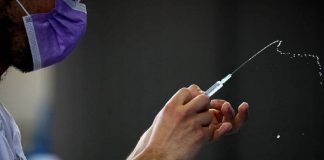 Médico suspeito de tomar duas doses de vacina é investigado em Pernambuco