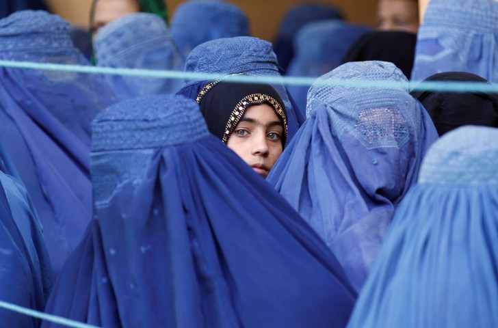29 proibições de meninas e mulheres no Afeganistão. O regime do Talibã os suprime de tudo