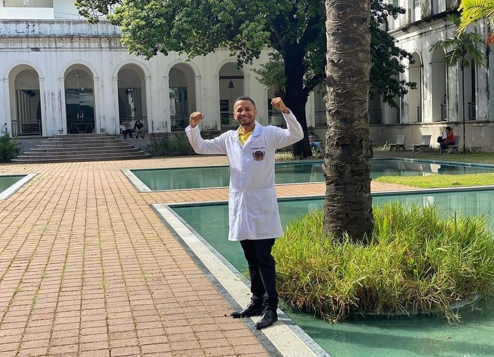 revistacarpediem.com - Filho de cortador se forma em Medicina e diz o que vai fazer com 1º salário: 'Tirar o meu pai do corte de cana'