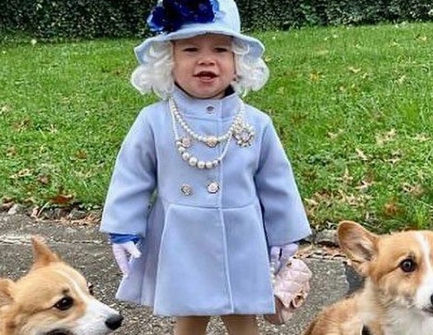 beberainha2 - Bebê de 1 ano imita Rainha Elizabeth II e recebe carta da rainha