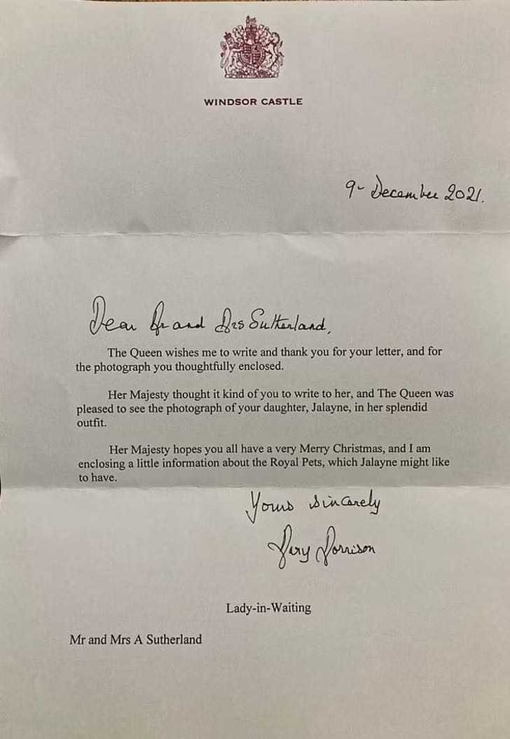 cartabebe - Bebê de 1 ano imita Rainha Elizabeth II e recebe carta da rainha